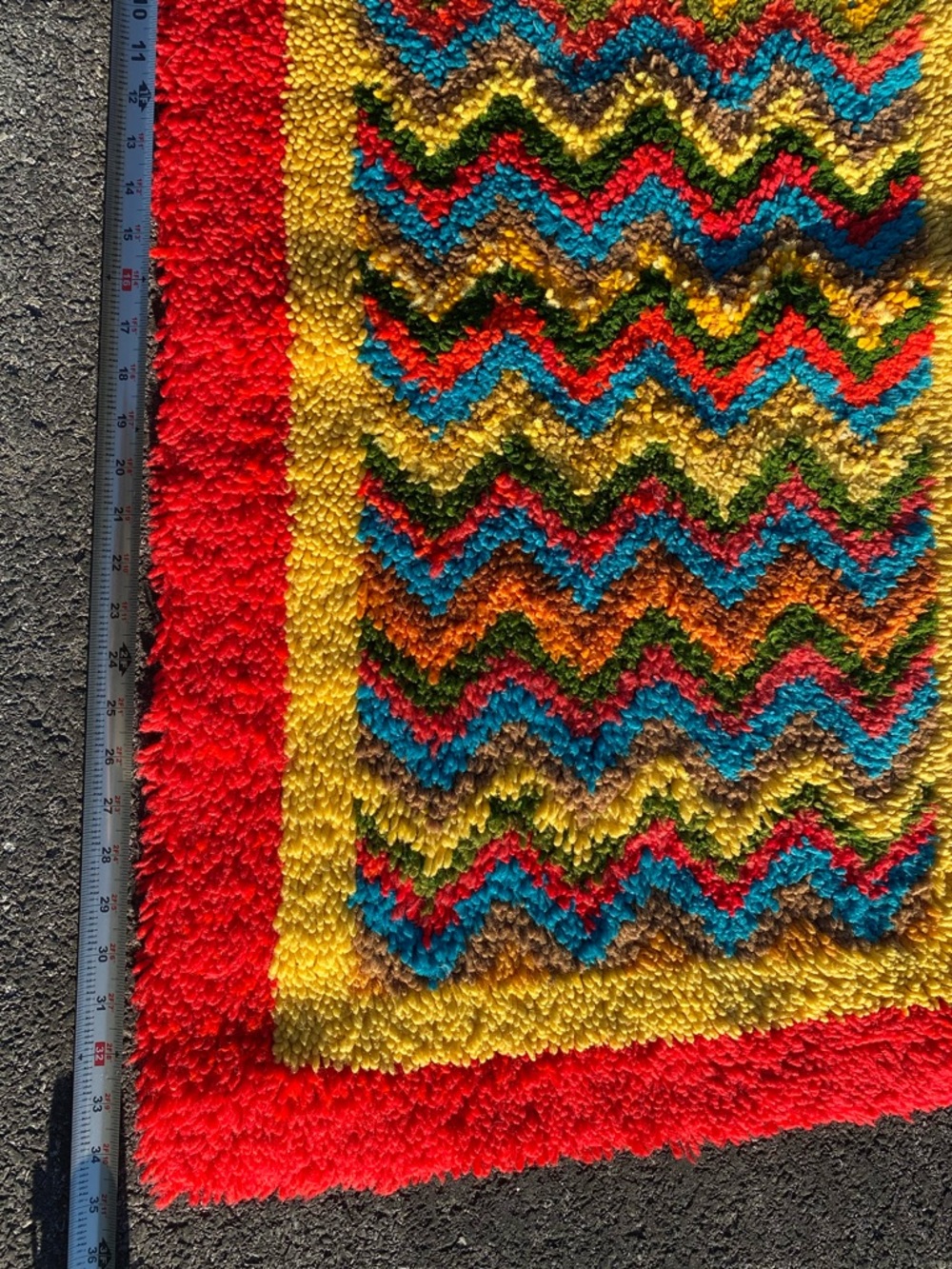 Vintage Accent Rug Small Latch Hook Retro Grandma Chevron Zig Zag - Picture 5 of 5